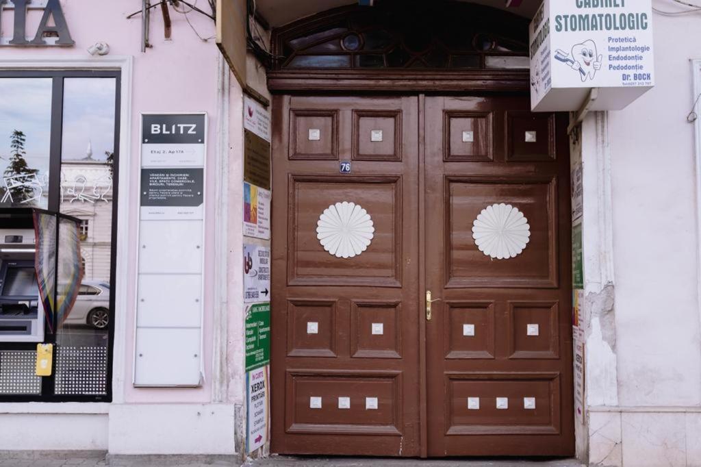 ☆ Bulevard Apartments ☆ Arad Luaran gambar