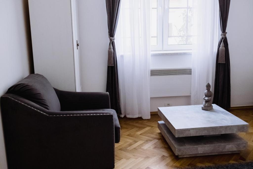☆ Bulevard Apartments ☆ Arad Luaran gambar