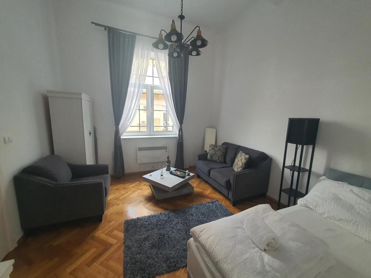 ☆ Bulevard Apartments ☆ Arad Luaran gambar